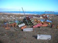 Site du Cap Christian - les déchets solides et les barils